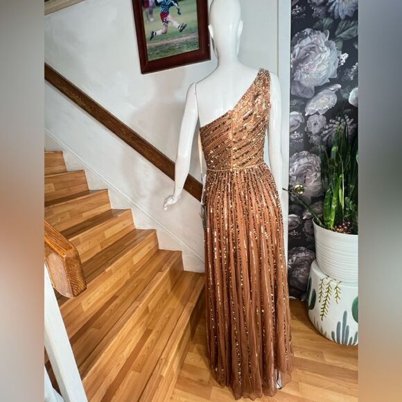 Mac Duggal EMBELLISHED ONE
SHOULDER A-LINE GOWN/ size 4 - Picture 9 of 9